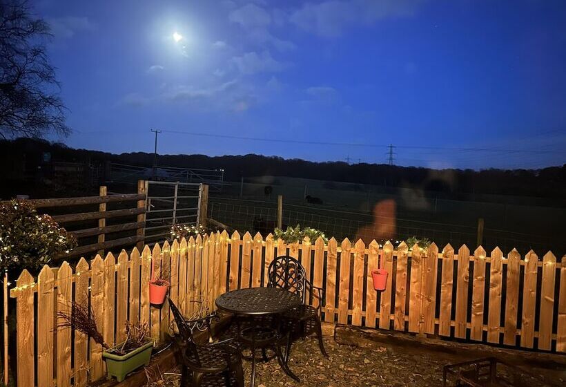 בית מלון כפרי Captivating 1 Bed Lodge In Chesterfield