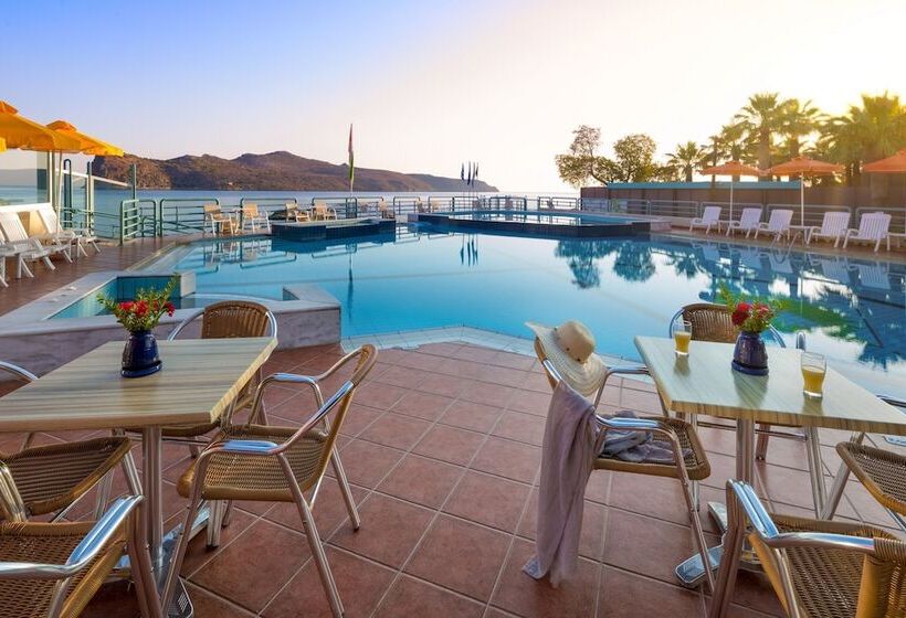 هتل Chrispy Beach Resort