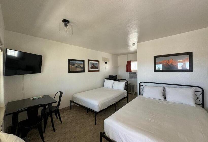 호텔 Eastern Sierra Motor Lodge