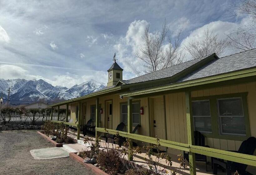 호텔 Eastern Sierra Motor Lodge