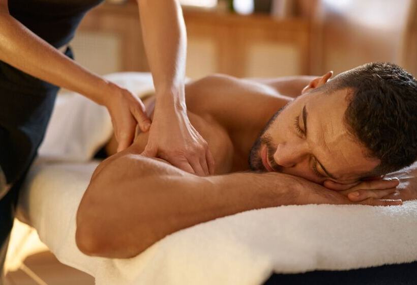 فندق Isla Favorita Resort