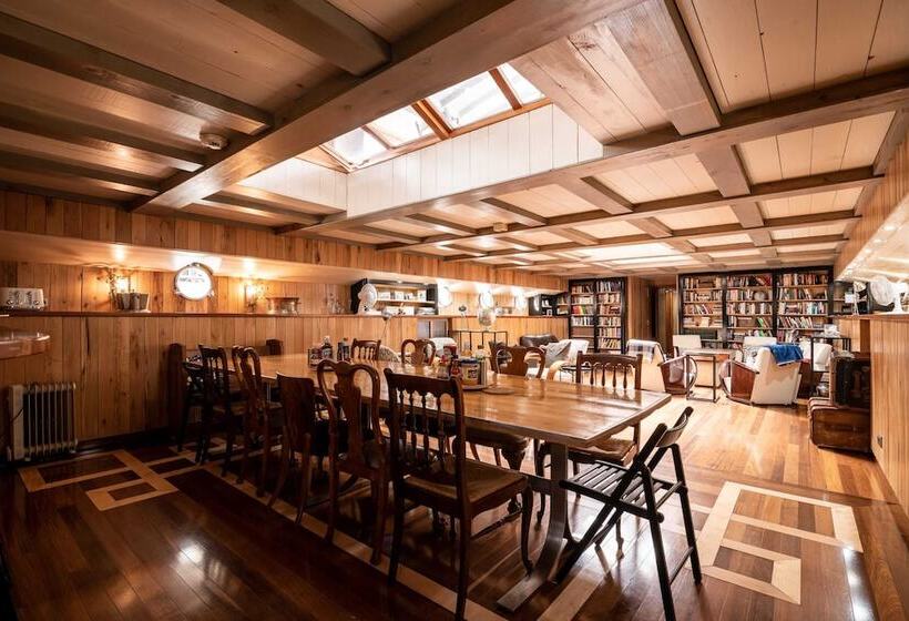 Отель Luxury Canary Wharf House Boat Room 1