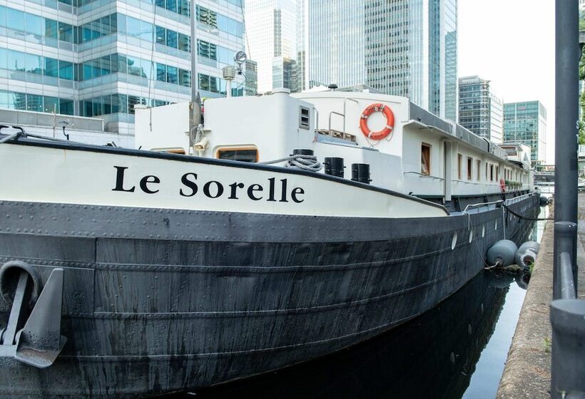 Отель Luxury Canary Wharf House Boat Room 1