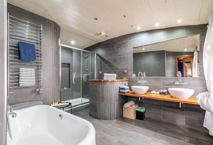 Отель Luxury Canary Wharf House Boat Room 1