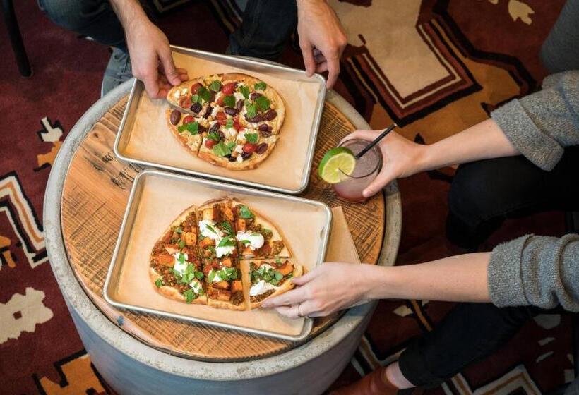 Отель Moxy Boulder