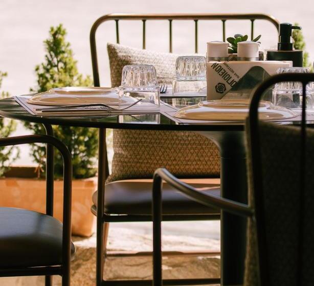 ホテル Pagopoieion Suites