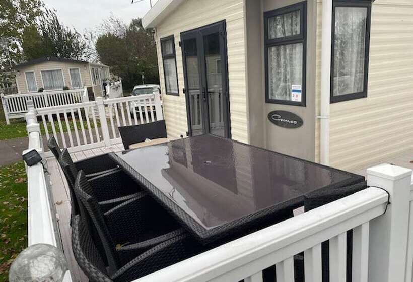 فندق Premium 2 Bed Caravan Sleeps 6 With Huge Decking