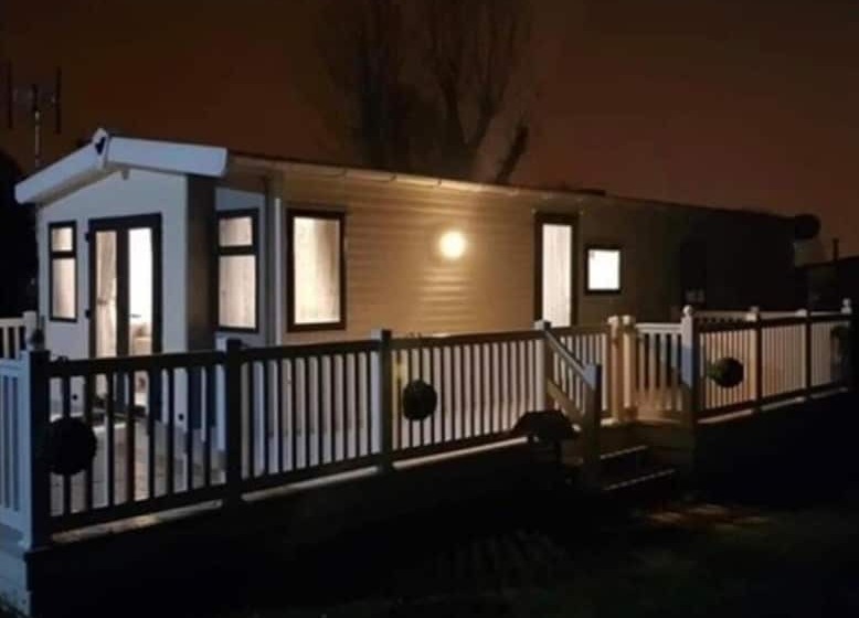 호텔 Premium 2 Bed Caravan Sleeps 6 With Huge Decking