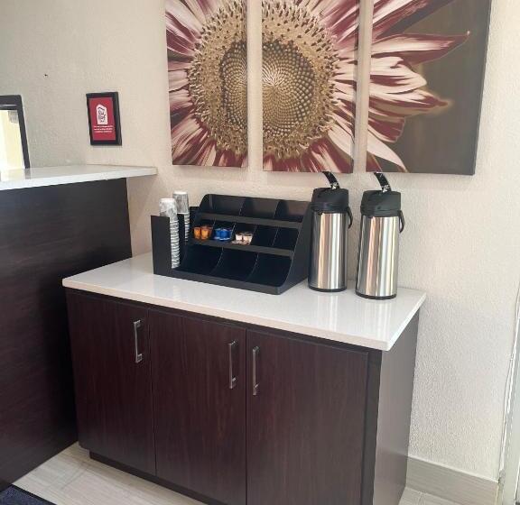 בית מלון כפרי Red Roof Inn Haltom City