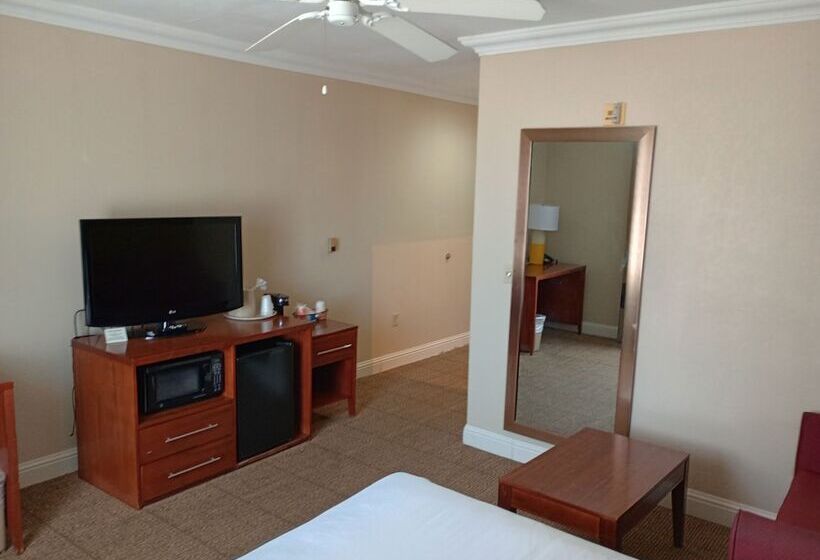 Отель Samir Stay At Nw Expressway