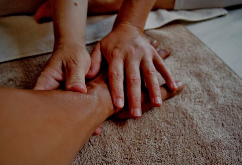 호텔 The Peacock Yurt At Camposanto Atx Glamping On Lake Travis