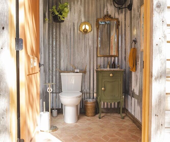 호텔 The Peacock Yurt At Camposanto Atx Glamping On Lake Travis