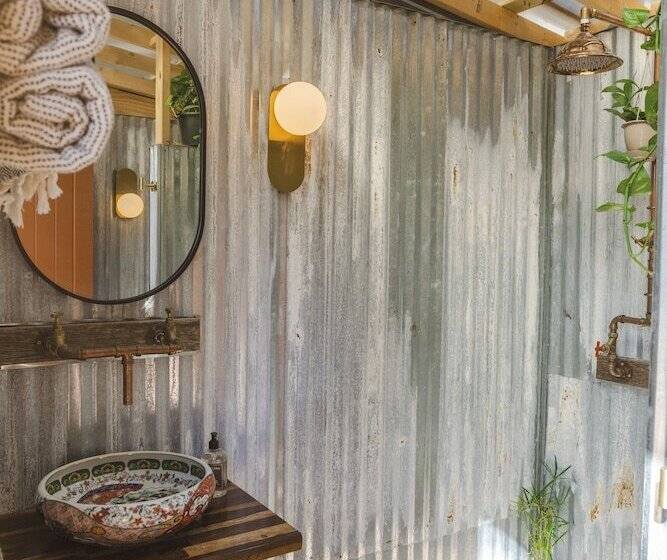 호텔 The Peacock Yurt At Camposanto Atx Glamping On Lake Travis