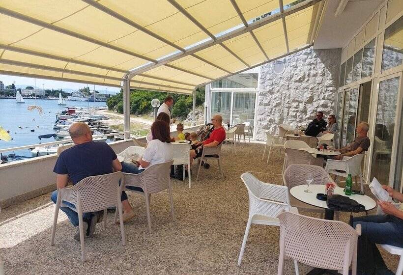 בית מלון כפרי Tolero