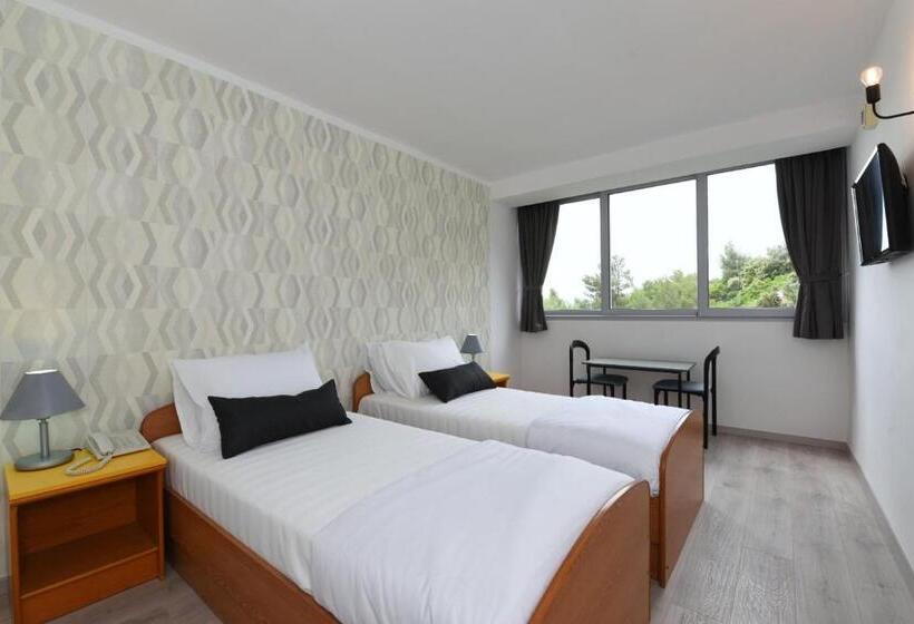 בית מלון כפרי Tolero