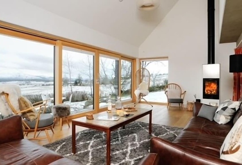 فندق Tom S Lodge