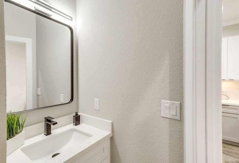 Modern Houston Vacation Rental   6 Mi To Downtown