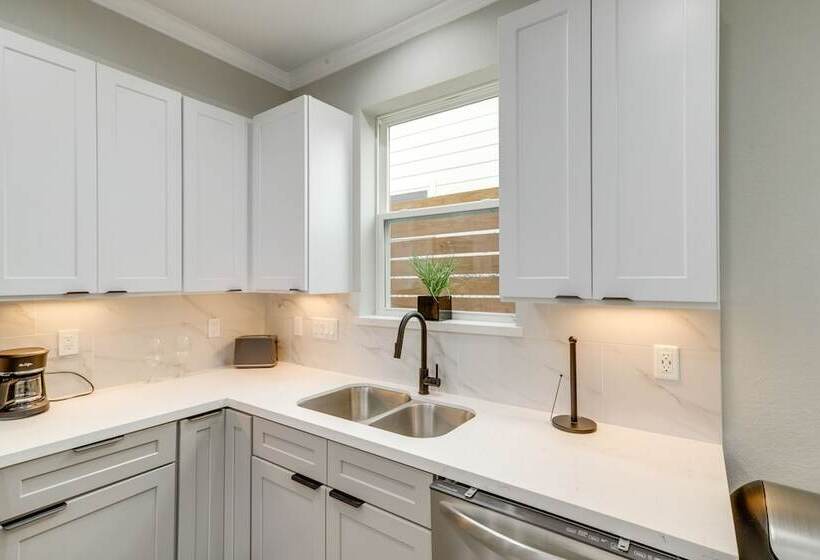 Modern Houston Vacation Rental   6 Mi To Downtown