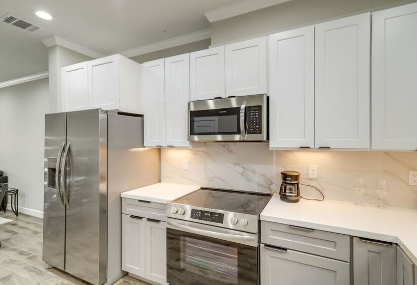 Modern Houston Vacation Rental   6 Mi To Downtown