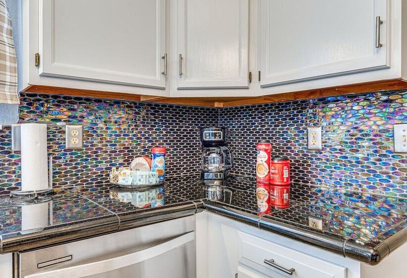 Indianapolis Home W/ Private Yard ~ 8 Mi To Dtwn!