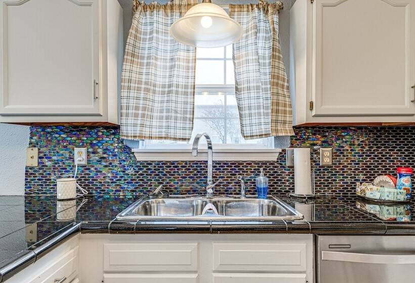 Indianapolis Home W/ Private Yard ~ 8 Mi To Dtwn!