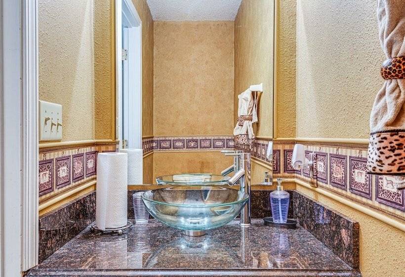 Indianapolis Home W/ Private Yard ~ 8 Mi To Dtwn!