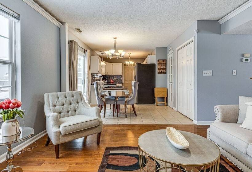 Indianapolis Home W/ Private Yard ~ 8 Mi To Dtwn!