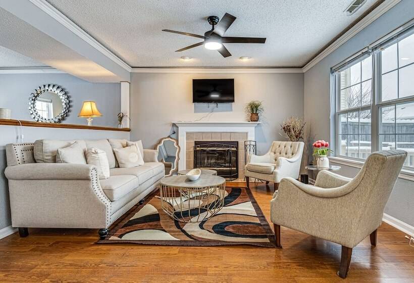 Indianapolis Home W/ Private Yard ~ 8 Mi To Dtwn!