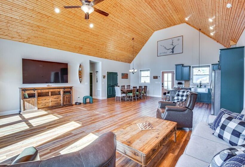 Lake Hartwell Cottage W/ Fire Pit: Near Clemson!