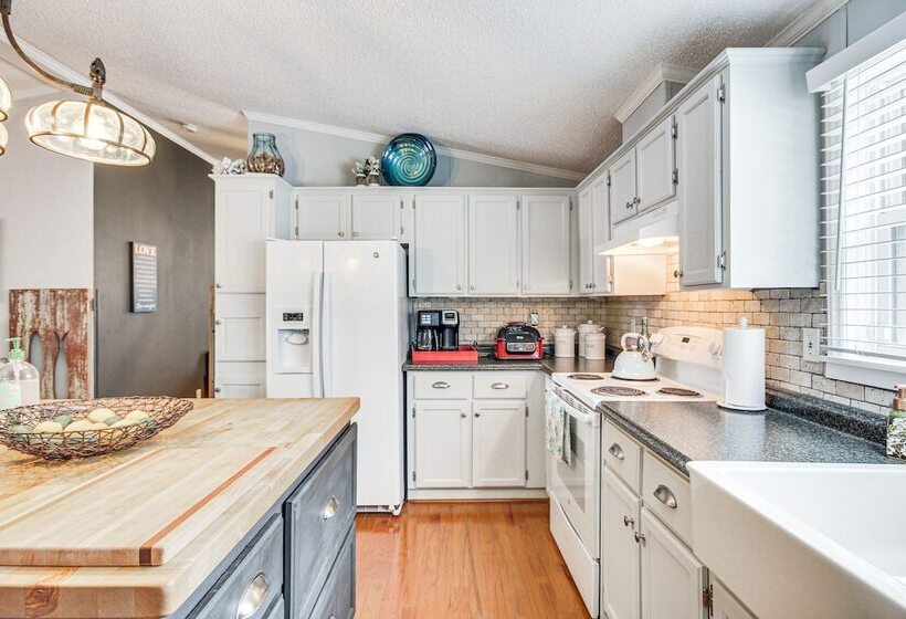 Lakefront Hodges Home W/ Dock ~ 6 Mi To Downtown!