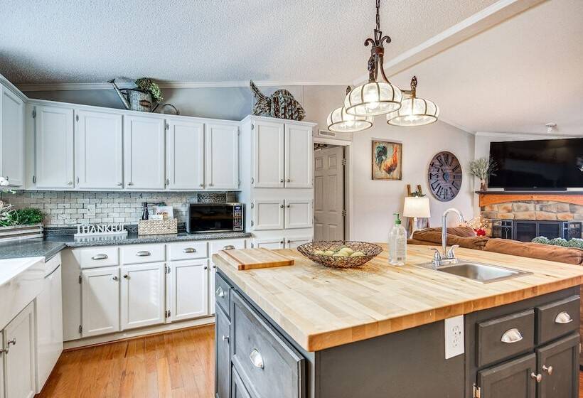 Lakefront Hodges Home W/ Dock ~ 6 Mi To Downtown!