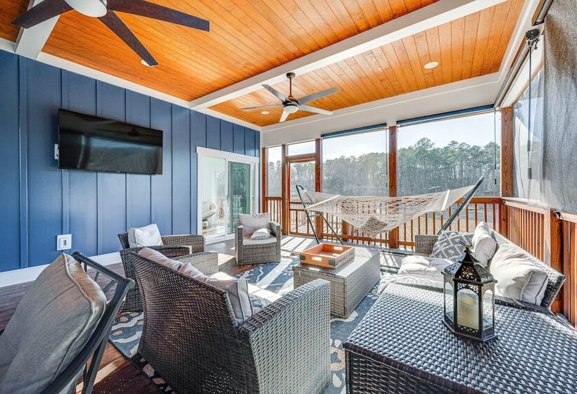 Lakefront New London Retreat W/ Dock & Hot Tub!