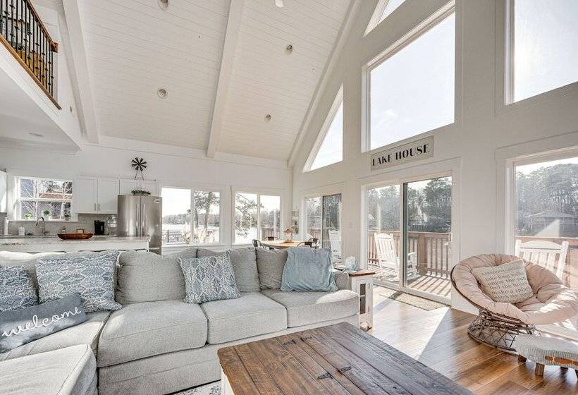 Lakefront New London Retreat W/ Dock & Hot Tub!