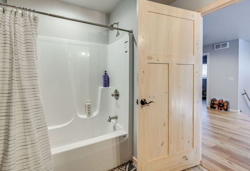 Lakefront Rhinelander Cottage W/ Private Dock!