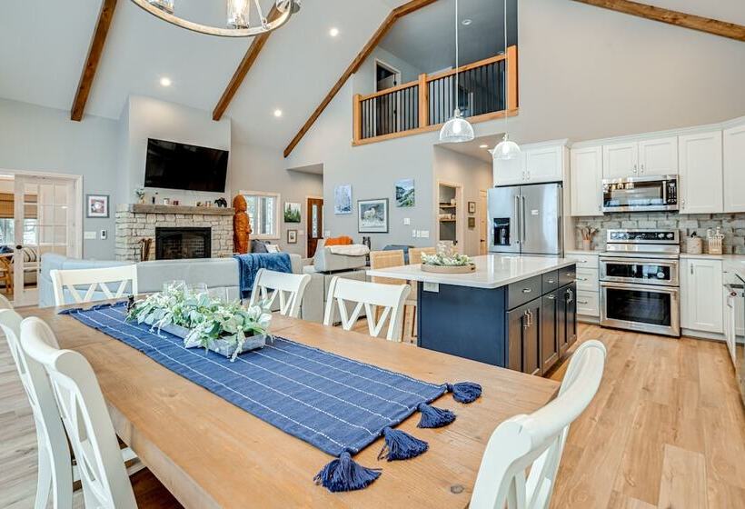 Lakefront Rhinelander Cottage W/ Private Dock!