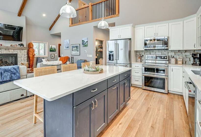 Lakefront Rhinelander Cottage W/ Private Dock!