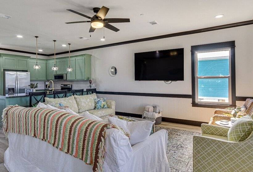 Long Beach House W/ Charcoal Grill: Steps To Shore