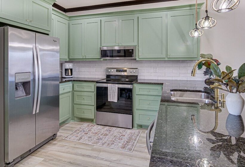 Long Beach House W/ Charcoal Grill: Steps To Shore