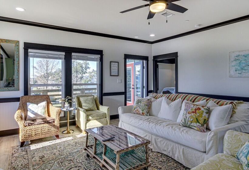 Long Beach House W/ Charcoal Grill: Steps To Shore