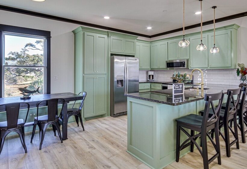 Long Beach House W/ Charcoal Grill: Steps To Shore