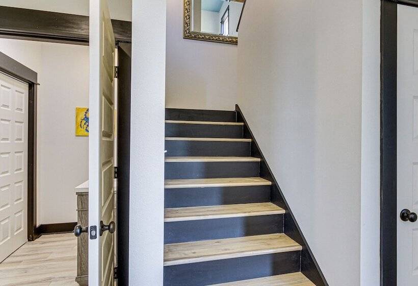 Long Beach House W/ Charcoal Grill: Steps To Shore