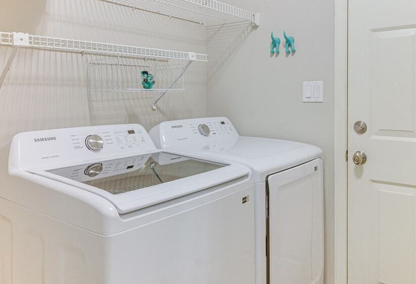 Lovely Charlotte Home W/ Yard: 9 Mi To Uptown!