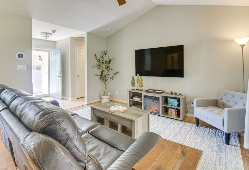 Lovely Charlotte Home W/ Yard: 9 Mi To Uptown!