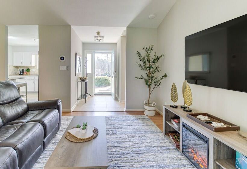 Lovely Charlotte Home W/ Yard: 9 Mi To Uptown!