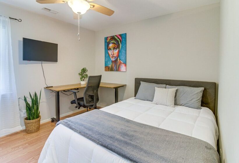 Lovely Charlotte Home W/ Yard: 9 Mi To Uptown!