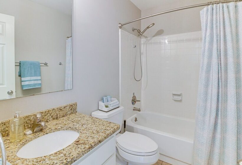 Lovely Charlotte Home W/ Yard: 9 Mi To Uptown!