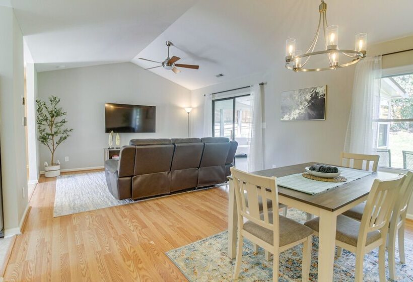 Lovely Charlotte Home W/ Yard: 9 Mi To Uptown!