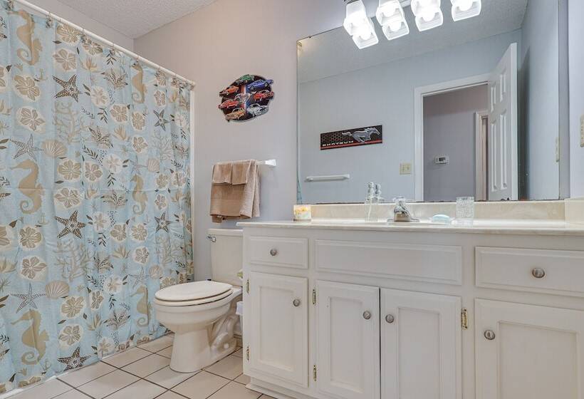 Lovely Decatur Home W/ Yard ~ 6 Mi To Town!