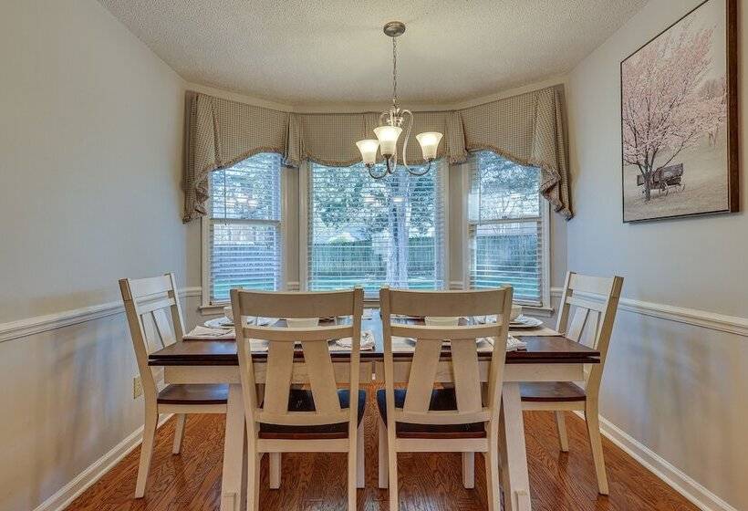 Lovely Decatur Home W/ Yard ~ 6 Mi To Town!