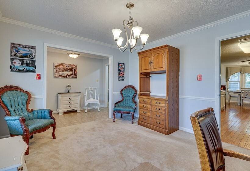 Lovely Decatur Home W/ Yard ~ 6 Mi To Town!